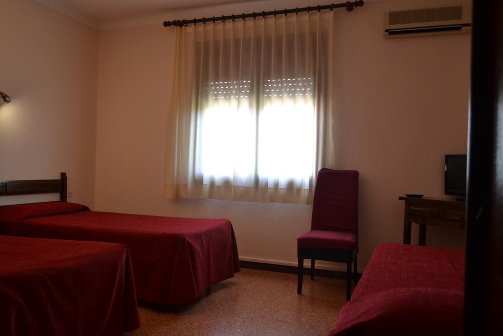 Hostal L'Esplai Viladamat Стая снимка