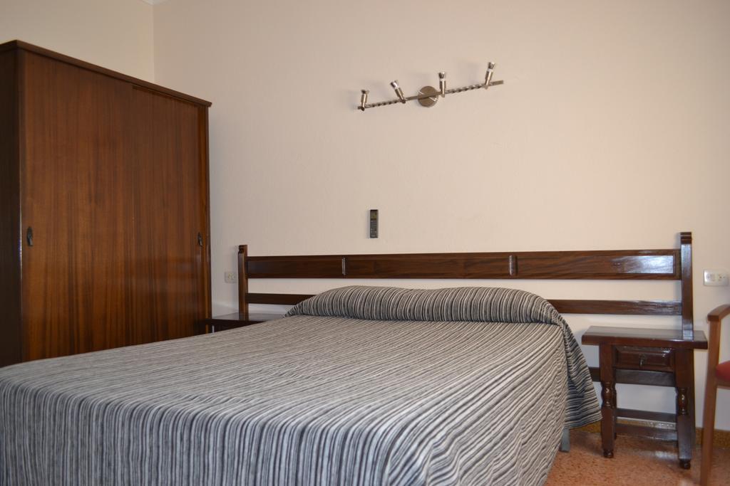 Hostal L'Esplai Viladamat Стая снимка
