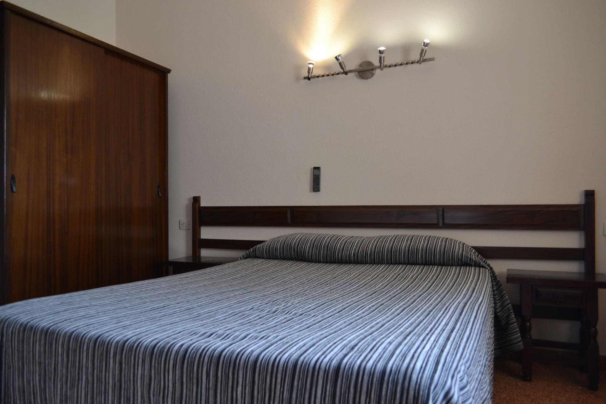 Hostal L'Esplai Viladamat Екстериор снимка