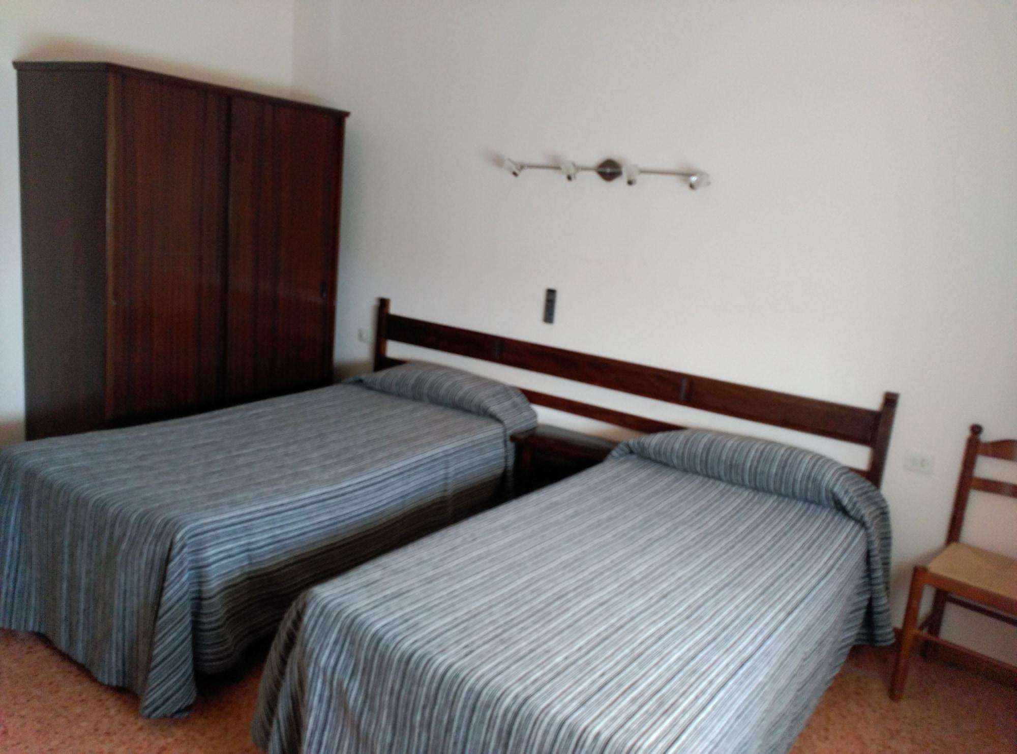 Hostal L'Esplai Viladamat Екстериор снимка