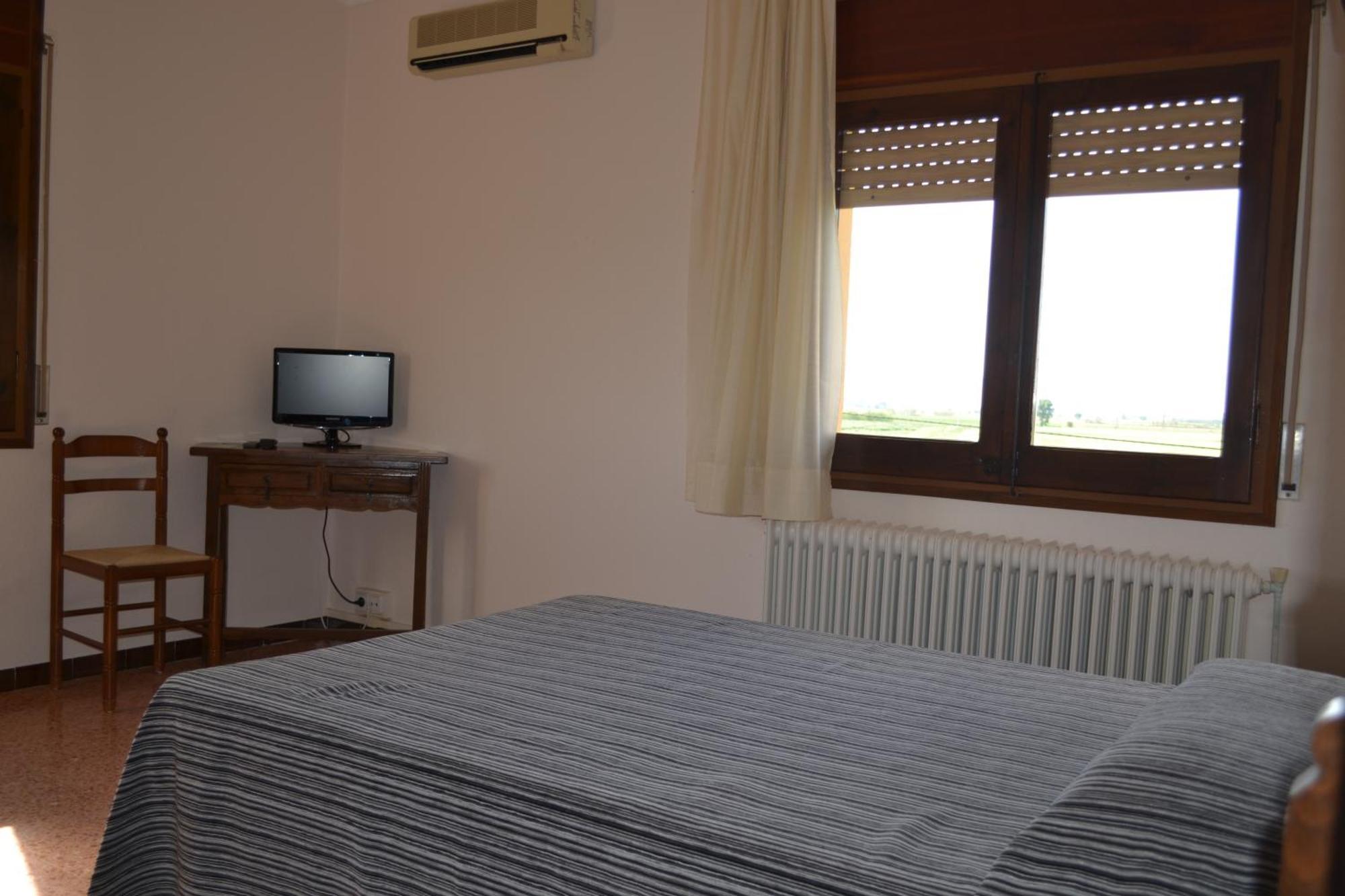 Hostal L'Esplai Viladamat Стая снимка