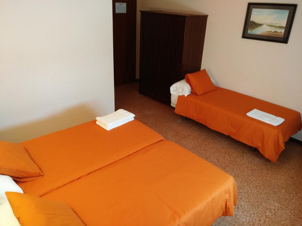 Hostal L'Esplai Viladamat Екстериор снимка