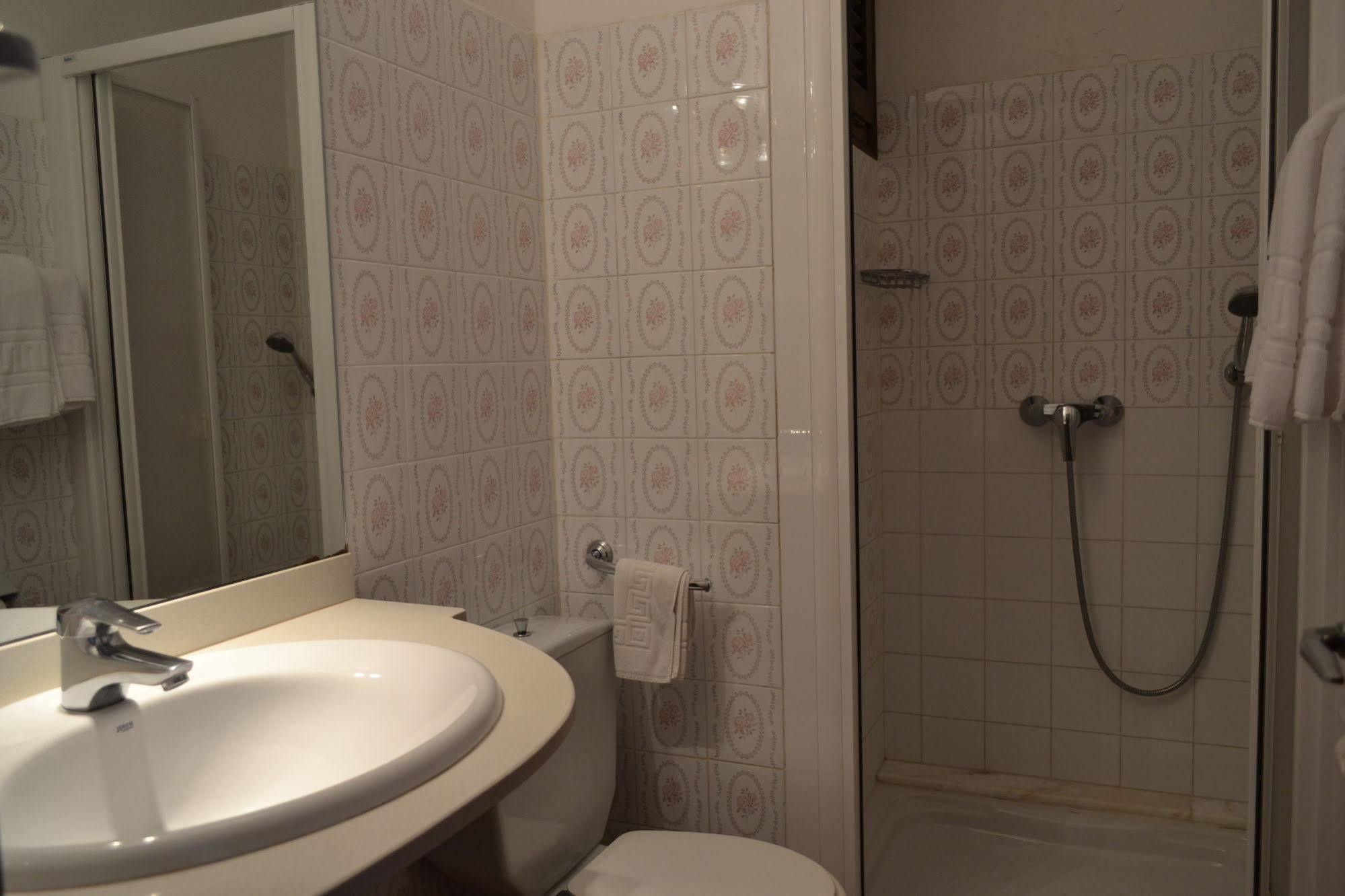 Hostal L'Esplai Viladamat Екстериор снимка